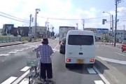 それは危ない。札幌の自由すぎる自転車おばちゃんを記録したドライブレコーダー。