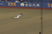 藤原恭大、超ファインプレー！ダイビングキャッチで先頭バッターの出塁許さず！