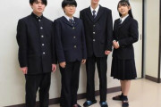 生徒会長「ジェンダーにとらわれない第3の制服つくろう」さて右2人と左2人どっちが新制服でしょう？  [12/3]
