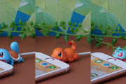 初代御三家がスマホをぱくっ『ポケモン』ケーブルバイト発売！噛みつき姿のヒトカゲ・ゼニガメ・フシギダネがキュート