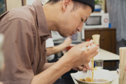 いまや国民食！「ラーメン好き」が85％ : 若い世代ほど高価格を許容　価格は1000円未満が全体の9 割