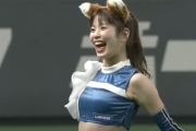 きつねダンスの歌手、緊急来日。札幌ドームロッテ戦でパフォーマンス