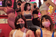 海外「ワオ！日本にはこんな凄いガールズバーがあるのか！」マッスルガールバーがヤバいと外国人も驚愕ｗｗｗｗｗｗ