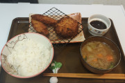 わいちゃん今日のお昼はハムカツ＆白身フライのミックスフライ定食