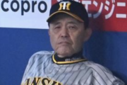 岡田監督　漆原を睨みつける