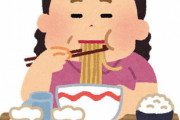 【食欲旺盛】よく食べる友人、みんなで割り勘で頼む大皿料理なのに、とにかく一人でずーーーっと食べる…