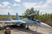 ロシア軍が誇るSu-30戦闘機が火だるまに？…機体が破壊される映像をウクライナが公開！