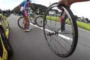【岩手】自転車ロードレースで素早くマシンの応急処置を行うニュートラルサービスのお仕事がカッコいい動画。