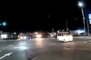 【事故】なぜ行けると思ったのか。右直横転事故のドラレコ動画が人気に。