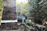 丸森町民「行政も自衛隊も助けに来ねぇし、自分らで道路復旧させるわ」