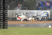 ちょｗｗｗ海外の自動車レースで起きたとんでもないクラッシュの映像。16台中11台がクラッシュしてレース続行不能に。