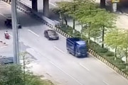 【動画】中国で猛スピードのテスラがトラックに突っ込んで運転手が即死。