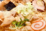 パチ屋の食堂で7万円のラーメン食べてる