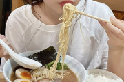 【画像】博多の女「やっぱラーメンはバリカタっちゃ！！」ﾊﾟｼｬ