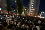 【悲報】東京民、花火に来たのにぎゅうぎゅうで花火を見る余裕がない