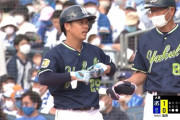 ヤクルトの主砲小川、5回に先制タイムリーを放つ