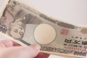 【帰省】ママ友が義実家に帰省したとき「2万円」包んでいるそうですが、これって常識なの？