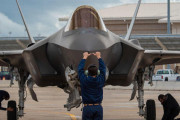 リスカブス「また私の事みてるわ。襲われちゃう！」　～　【軍事】   米国が日本へのF-35戦闘機売却を承認＝韓国ネットが警戒「まずい」「特段の対策を」