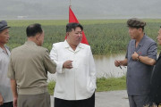 北朝鮮、台風6号の豪雨で堤防が決壊、農地200haが冠水…金正恩総書記が現地を視察！