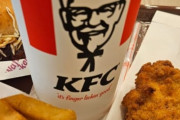 ケンタッキー「どうして日本人はランチにフライドチキン、ポテト、ドリンクセットを食べないのですか？」←たしかに謎よな