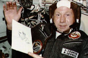 人類初の宇宙遊泳に成功したアレクセイ・レオーノフ氏が死去(85)…ロシア空軍パイロットを経て宇宙飛行士に！