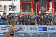 【悲報】東京マラソンに観客が72,000人も集まってしまう、運営「集まってしまった」