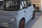 シトロエンが運転免許不要のEVを発売。運転席は逆ヒンジ