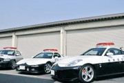 警察って何でクラウンとかいう高級車を業務車で使ってるん？？？？？