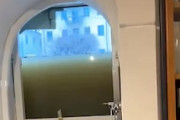 【動画】豪雨による洪水で撮影された気密性の高すぎる家。