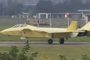 CGではなく実機、中国の第5世代戦闘機J-20に噂されていた複座型｢J-20S｣が登場
