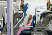 飛行機の「2階建てシート」最新版がお披露目…日本の大手航空会社も関心！