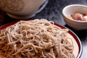 うどん「安いです。うまいです。腹持ちいいです」ラーメン「うまいです。いろんな味があります。楽しいです」