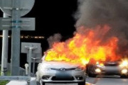 【韓国】走行中の韓国電気自動車が炎上