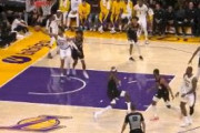 【NBA】レブロンの手首の強さは異常…なぜこんなパスが出来るのか
