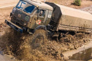 過酷な状況下で車両技術を競うミリタリードライバーコンテスト…ロシア陸軍！