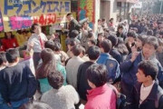 【画像】昔の人、ゲーム買うのに並んでるｗｗｗｗｗｗｗ
