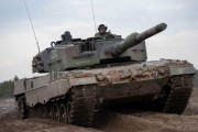 カナダがレオパルト2の追加提供を発表、ウクライナ向けA4戦車大隊は定数を確保