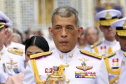 タイ国王、20人の愛人と共にスイスに避難へ