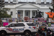 【画像】ホワイトハウス、包囲されるwvw トランプ完全終了