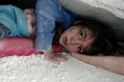 【画像】がれきの下敷きのシリア少女「ここから出して!何でもします！あなたの召使になりますから！」