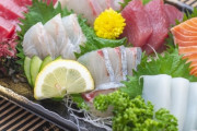 なぜ刺身でご飯は食えないのに、寿司だと食えるのか？