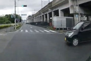 【神奈川】信号無視の軽自動車との衝突事故でボラード（車止め）をぶっ飛ばしてしまったドラレコ。