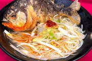 ピラニア出汁100％、“ピラニアラーメン”爆誕　1000杯限定で「味は鯛に近い」