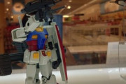 【画像】ガンダム興味がない人が頑張って作ったガンプラがこちら