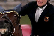 海外「これ抽選だったのか…」東京五輪『近代五種』1位につけてたドイツ人女性が駄馬を引き当ててしまい失格になるハプニングに海外困惑（海外反応）