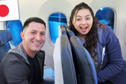 海外「まさか本当に行くとは…」批判にめげずアメリカから日本に旅行に行ったカップル、貸切状態の飛行機で大喜び！