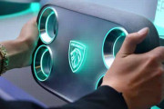 【悲報】フランスの自動車メーカー・プジョーさん、全車種で四角形のハンドルを採用すると言い出すｗｗｗｗｗｗｗｗｗ