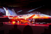 ボーイング、カタール空軍向け最新戦闘機「F-15QA」がロールアウト…最新の電子戦能力などを採用！