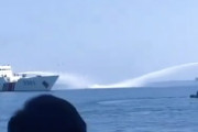 【動画】南シナ海で中国海警がフィリピンの船に放水。軍の船と衝突したとの情報も。