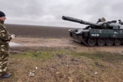 世界初？ロシア軍がFPV(一人称視点遠隔操縦) でT-72戦車の走行テスト！